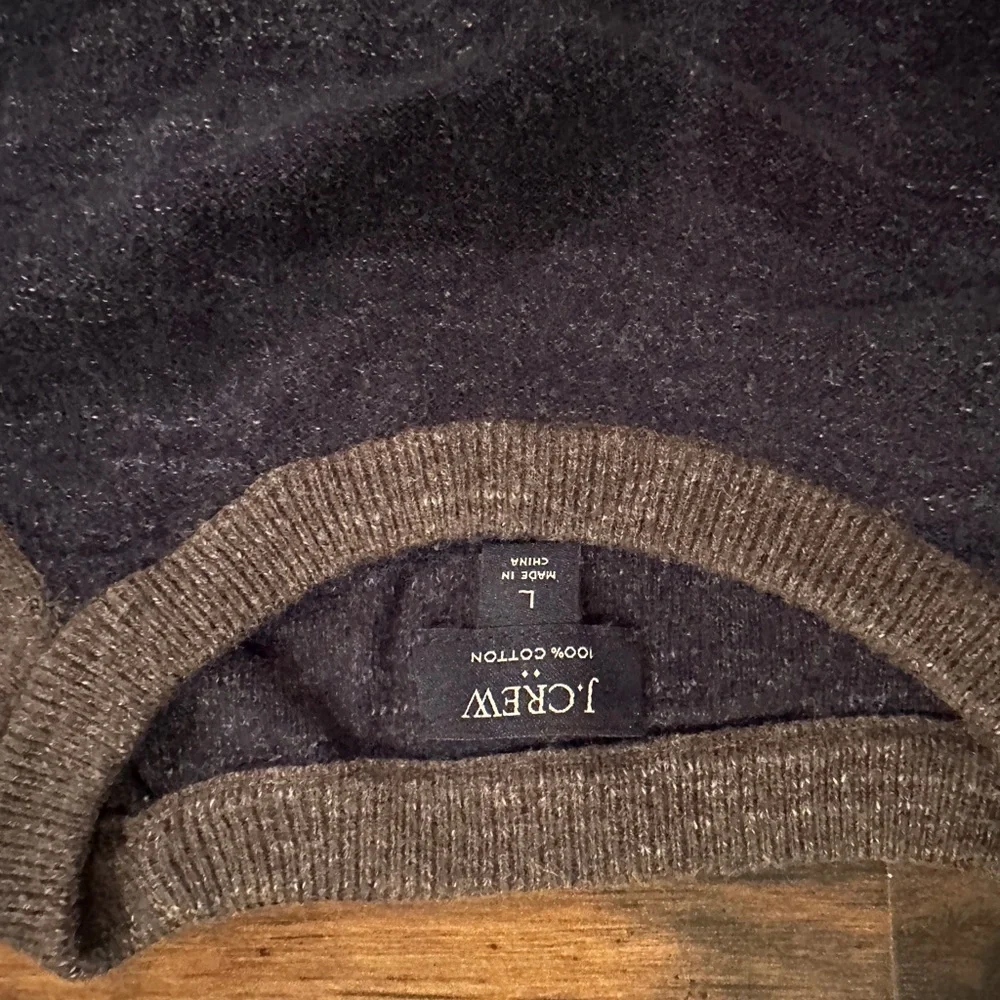 NWOT Men’s J. Crew baseball sleeve sweater size large - Picture 2 of 3